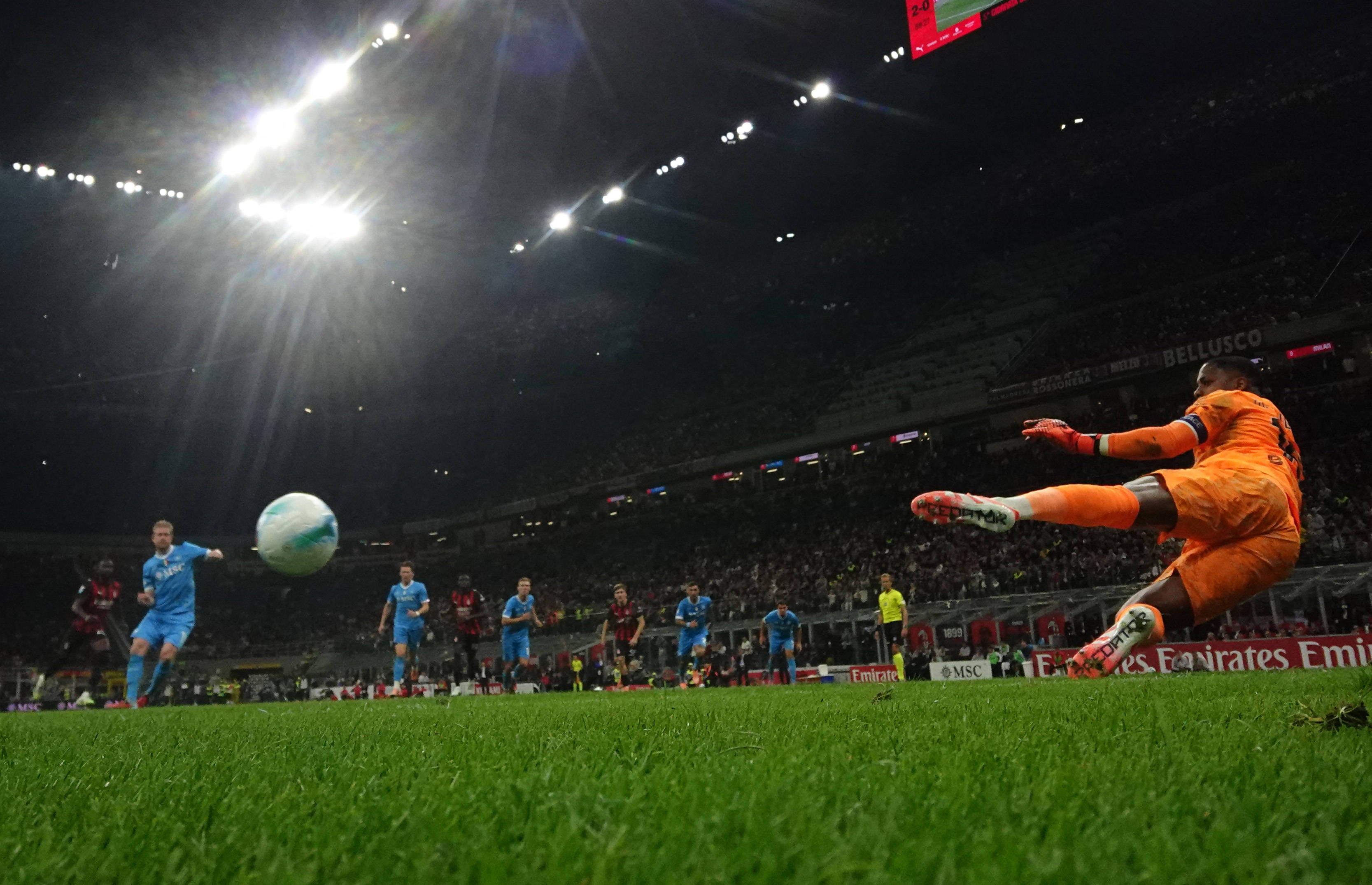 （体育）足球——意甲：AC米兰胜那不勒斯