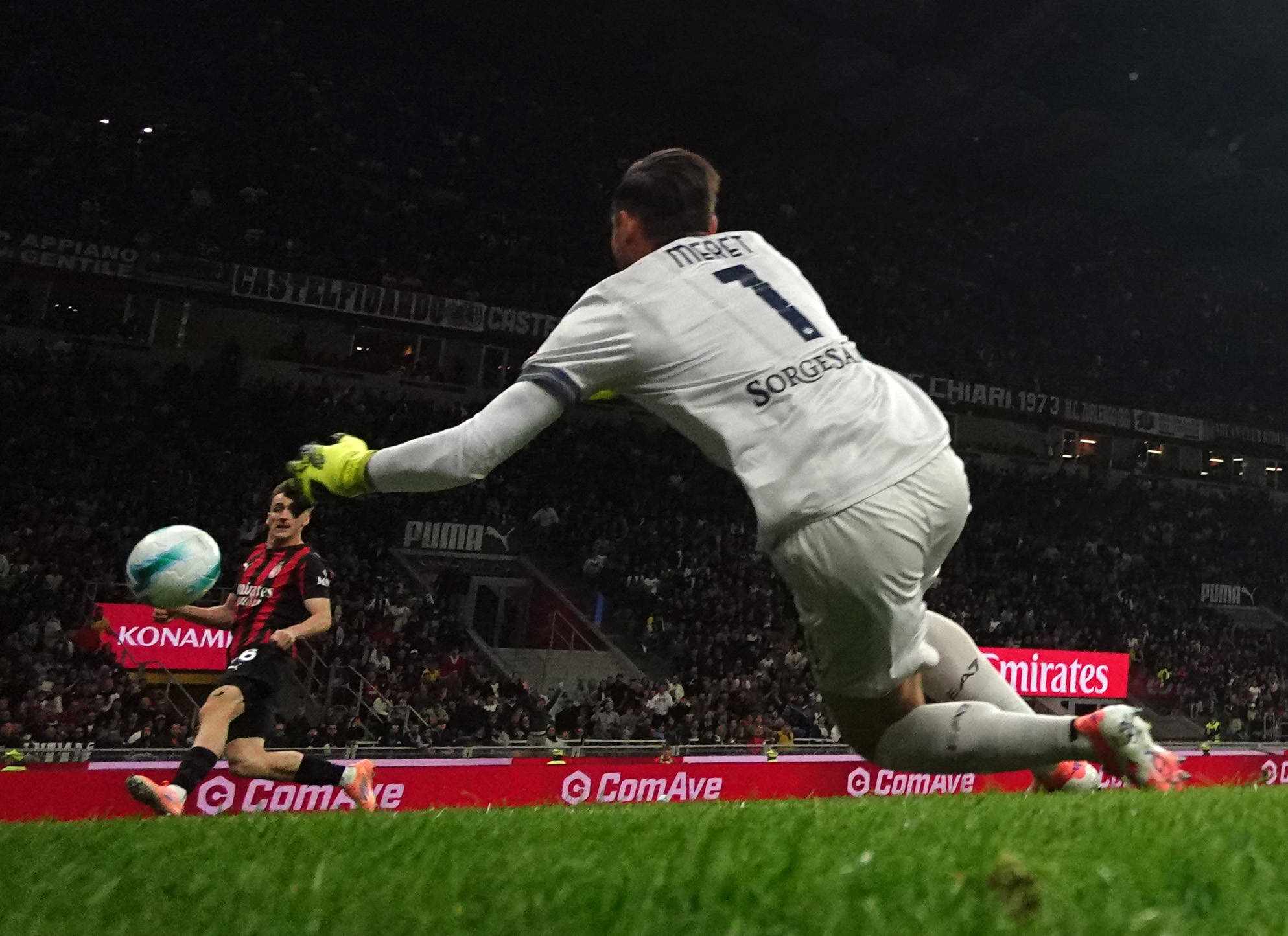 （体育）足球——意甲：AC米兰胜那不勒斯