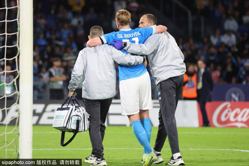 重伤！那不勒斯中场德布劳内大腿拉伤 至少缺席3个月