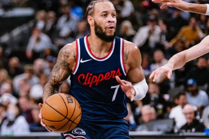 阿米尔-科菲加盟密尔沃基雄鹿,贾米尔-杨签约迈阿密热火