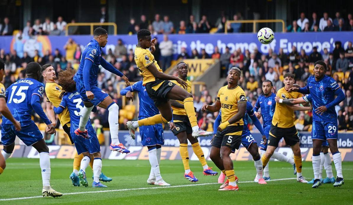 联赛杯狂欢夜！曼城阿森纳切尔西携手晋级，利物浦热刺爆冷被淘汰